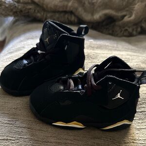 Jordan Kids Sneakers in Black and Yellow